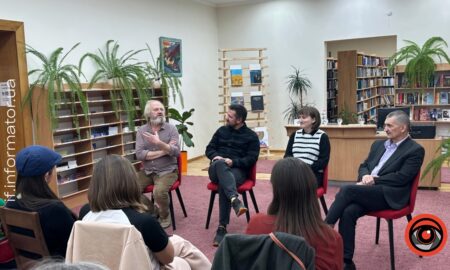 «Ми зараз не суспільство суті, ми суспільство подієве»: як у Франківську відкрили нову міську читальню