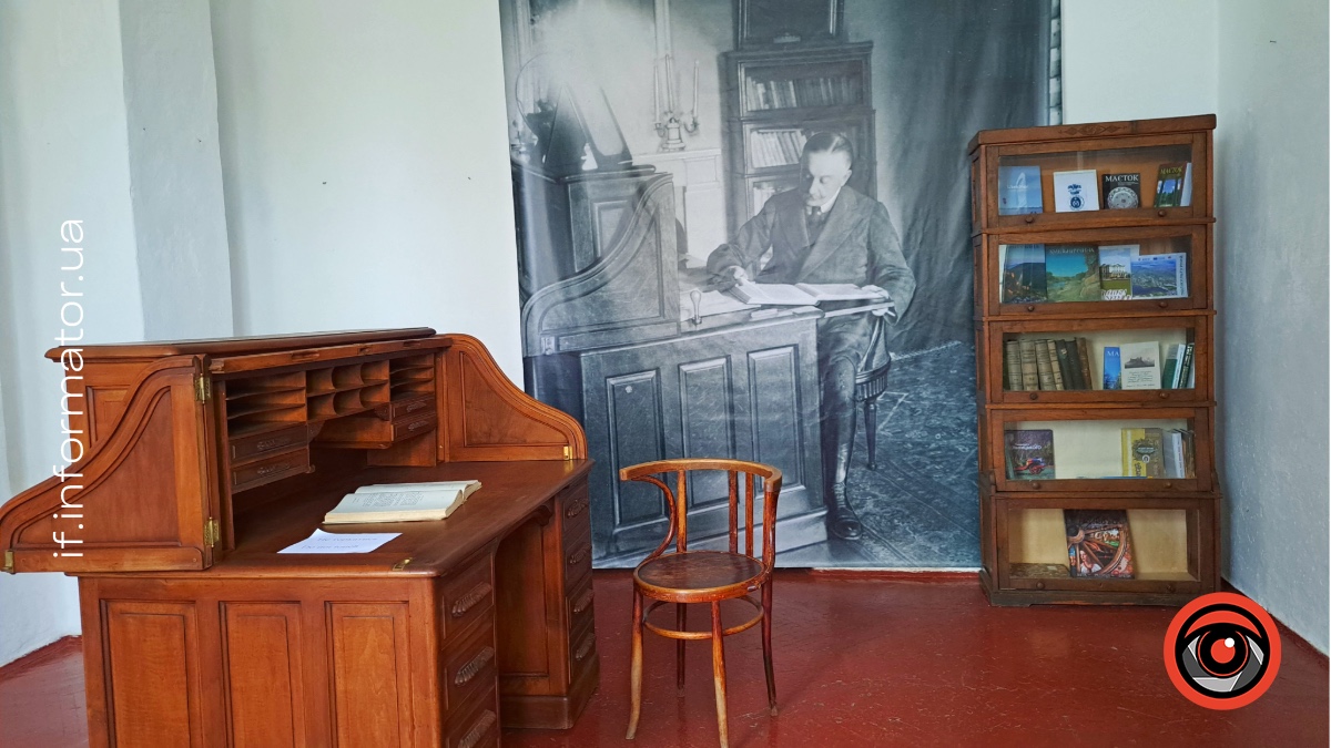 Один із експонатів, який знаходиться у Палаці Орловських