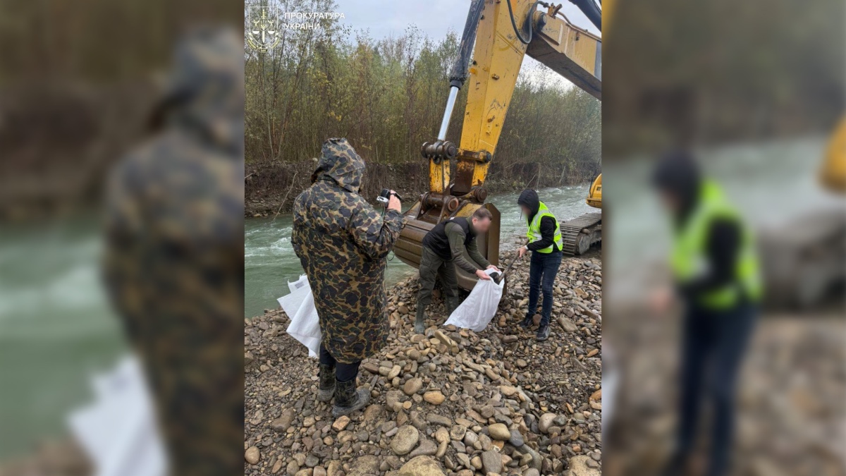 Не досліджували копалини, а крали: на Франківщині виявили незаконний видобуток
