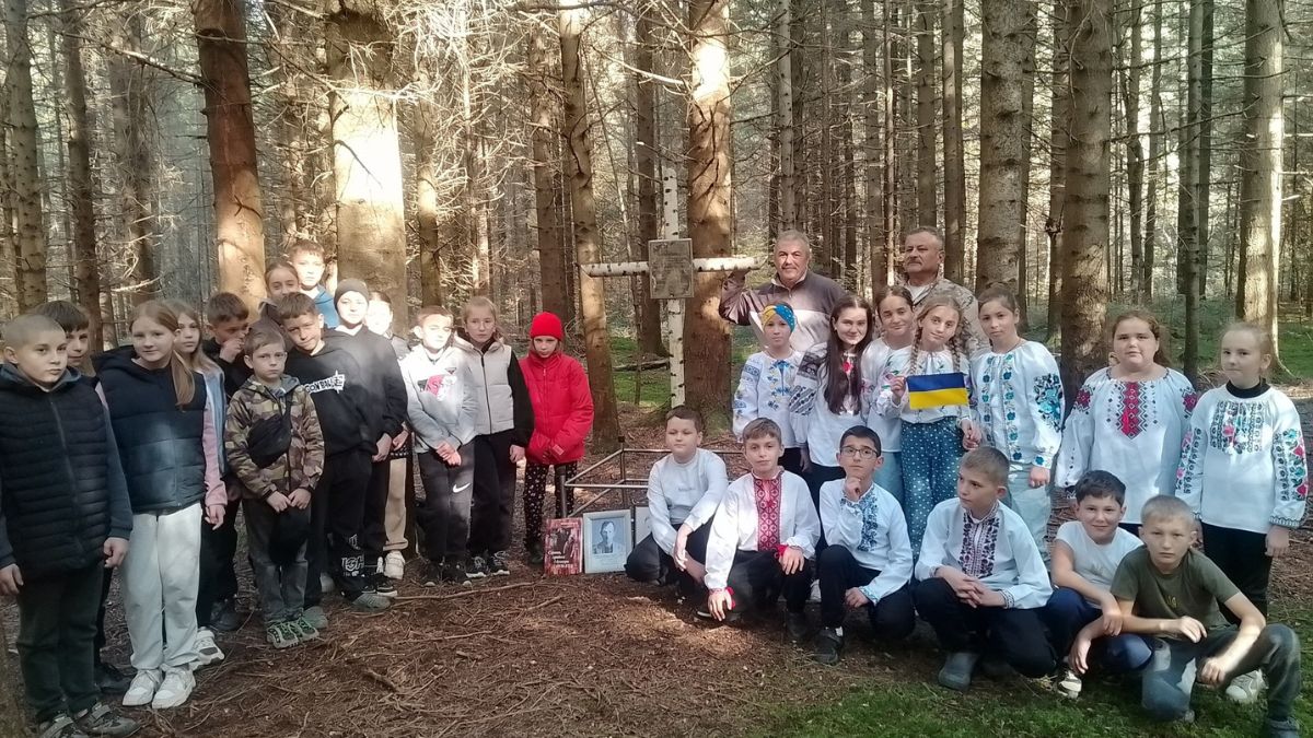 У Вербівській гімназії Рожнятівської громади провели виїзний урок патріотизму за участі представника громадської організації «Ми пам’ятаємо»