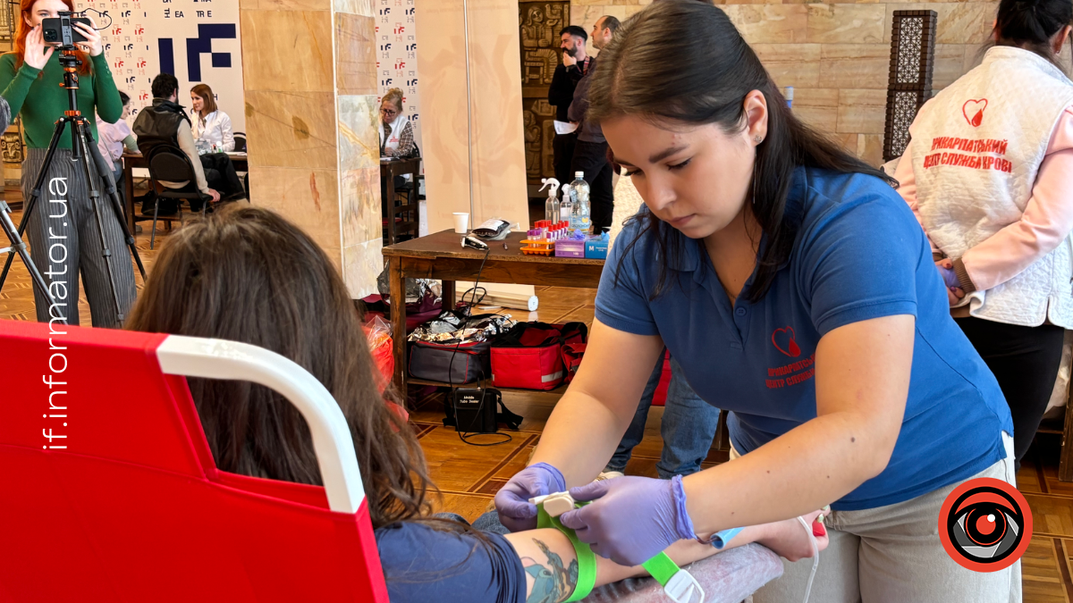 У Франківському драмтеатрі вперше провели день донації крові
