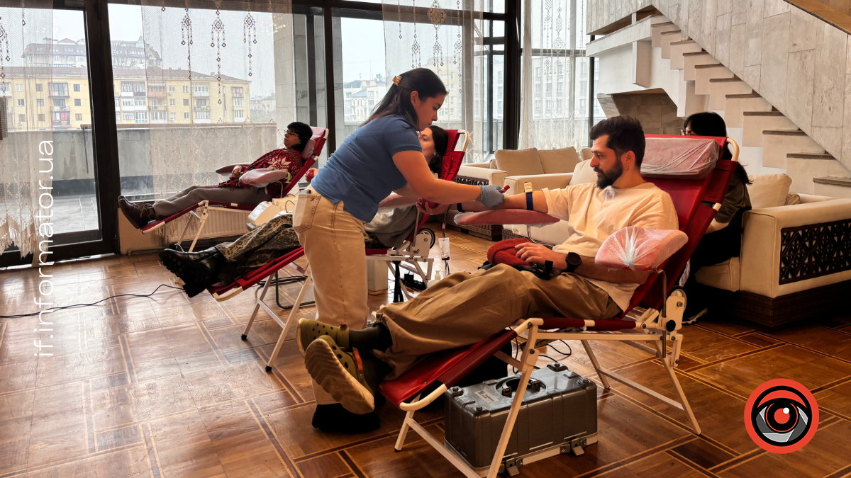 У Франківському драмтеатрі вперше провели день донації крові