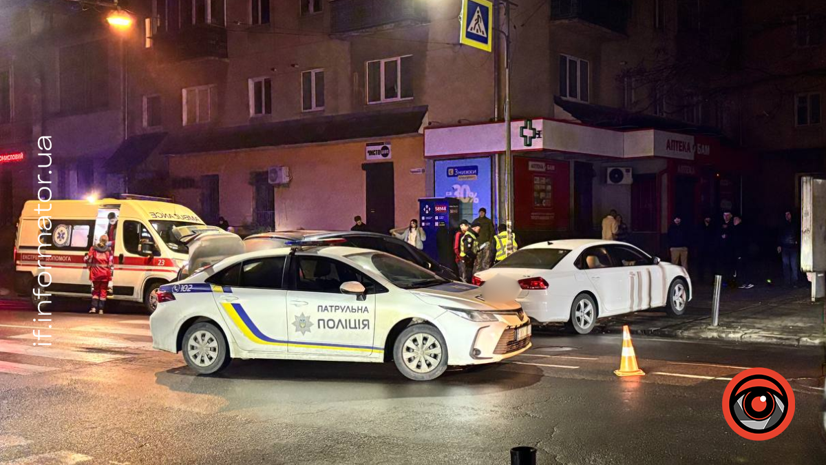 У центрі Івано-Франківська зіткнулися два легковики