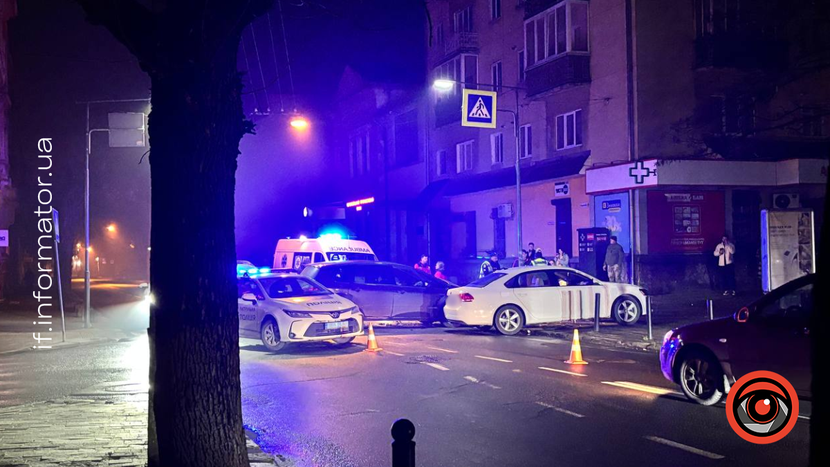 У центрі Івано-Франківська зіткнулися два легковики