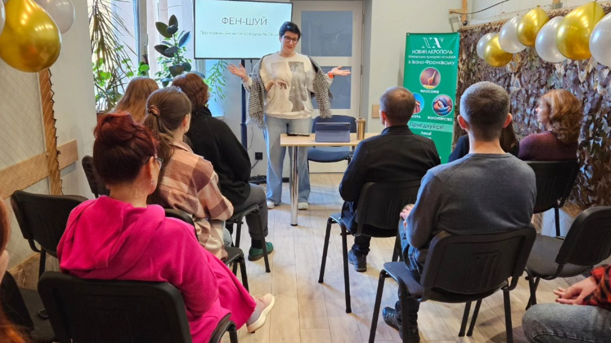 Заняття в школі філософії "Новий Акрополь".