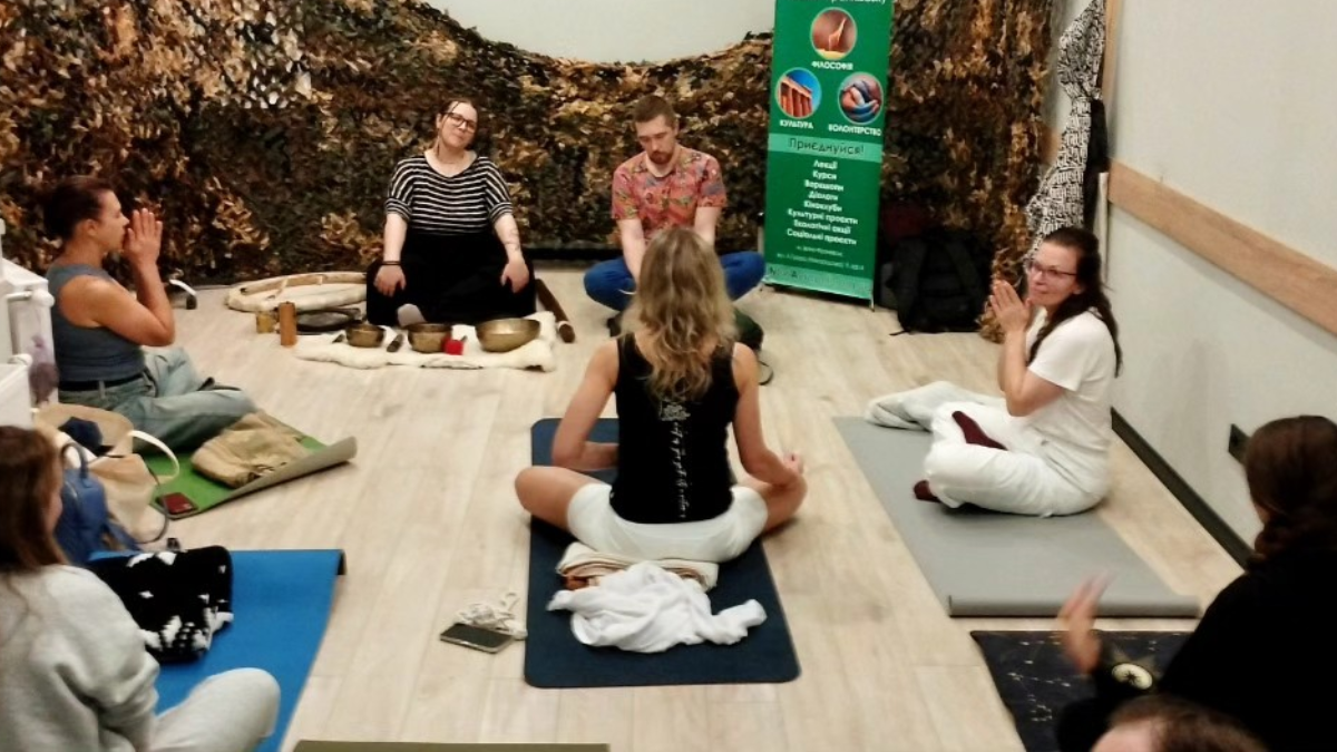 Заняття в школі філософії "Новий Акрополь".