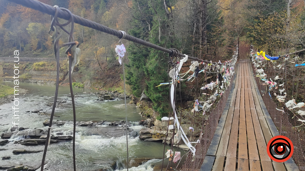 Підвісний пішохідний міст через річку Женець