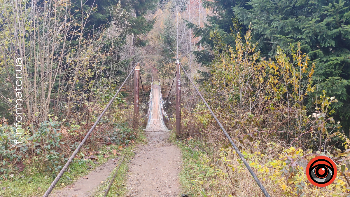 Підвісний пішохідний міст через річку Женець