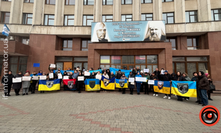 26 листопада в Івано-Франківську рідні військовослужбовців 102-ї окремої бригади ТрО вийшли на мирний пікет