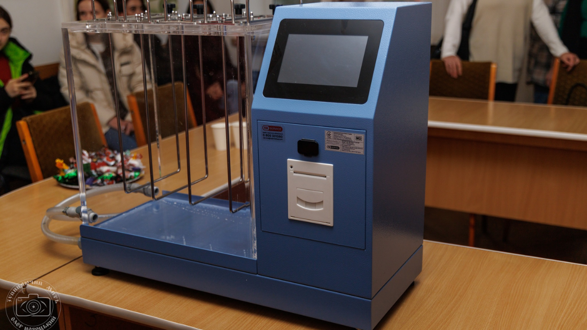 Завдяки благодійним вуличним концертам «На шапку» громадська організація «Громадська ініціатива Галичини» передала обладнання та ліки для онкогематологічного відділення Івано-Франківської обласної дитячої лікарні