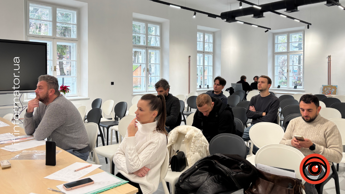 11 листопада в Івано-Франківську відбулися громадські слухання щодо детального плану території для облаштування торгово-офісної будівлі з багаторівневим паркінгом