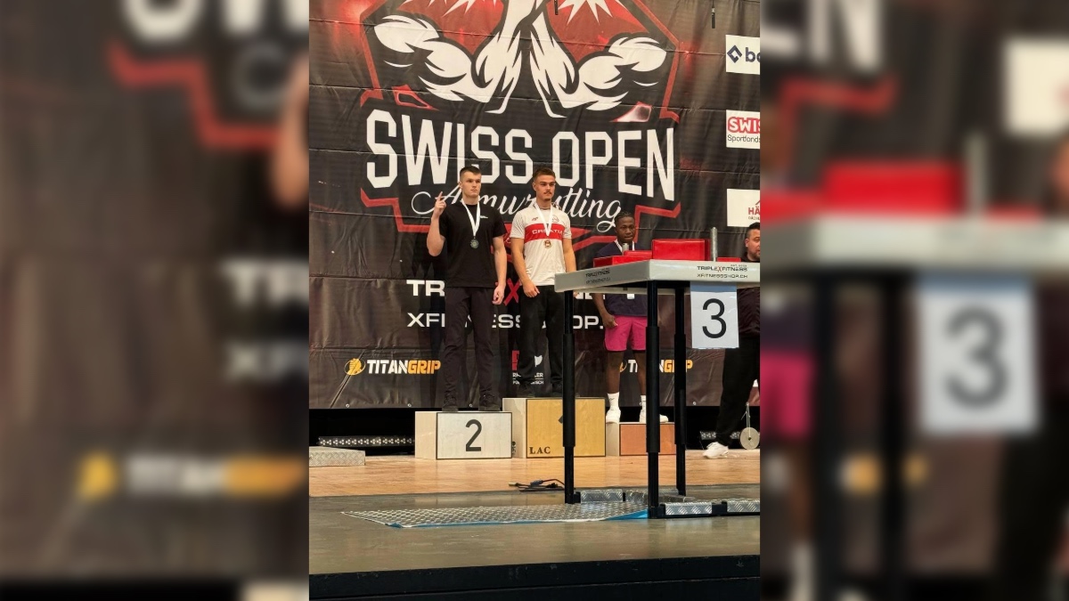 Студент з Франківська Станіслав Тулик здобув 2 срібні медалі на міжнародному турнірі з армрестлінгу