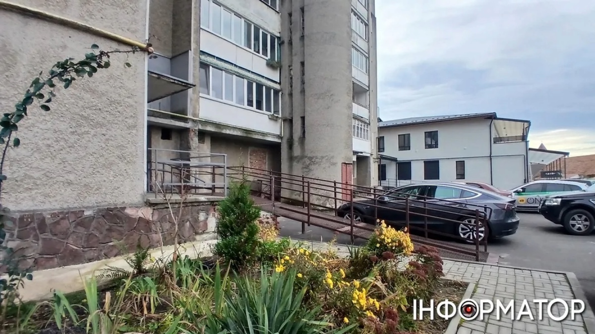 Вхід до амбулаторії сімейної медицини №2