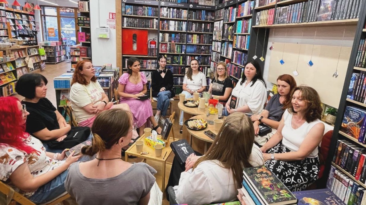 Що читають у книжкових клубах Франківська у листопаді