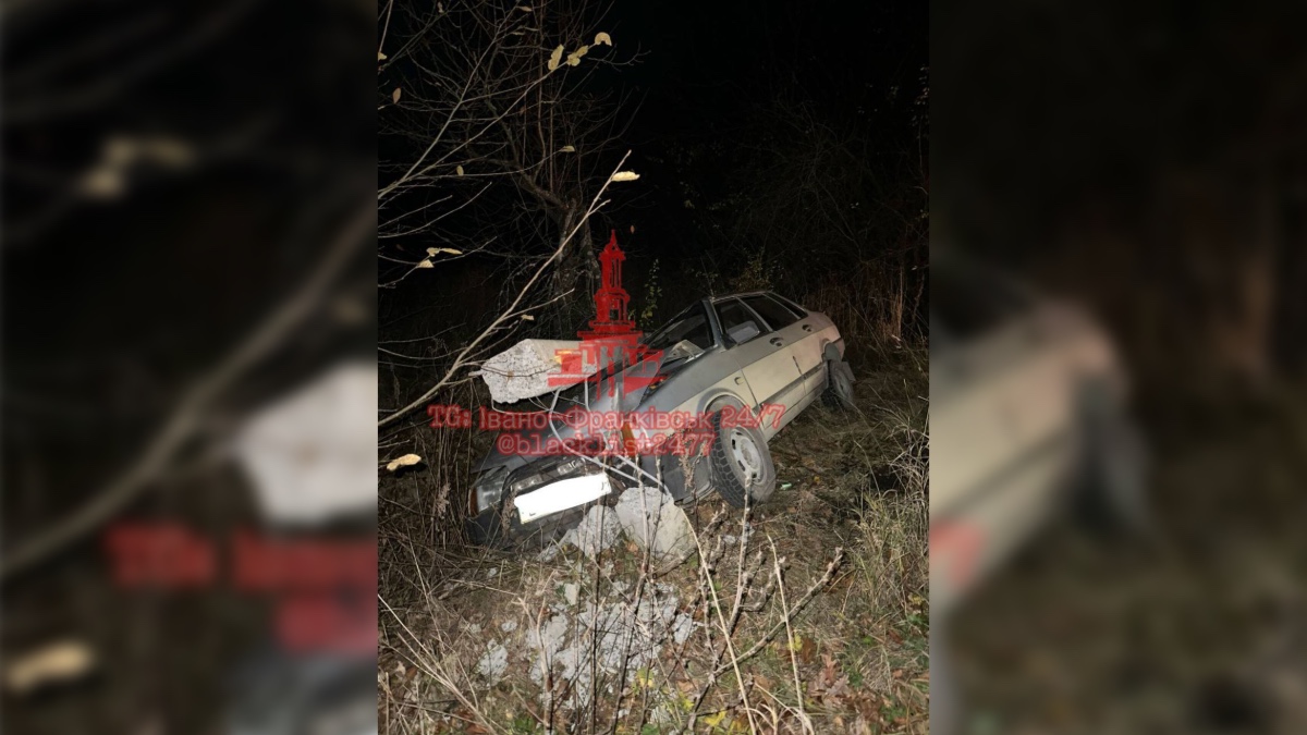 У Клубівцях на Франківщині п'яний водій врізався в електроопору