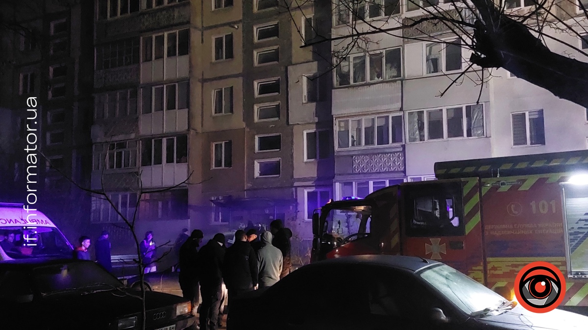 У Франківську на вул Хоткевича задимілося підвальне приміщення (ФОТО)