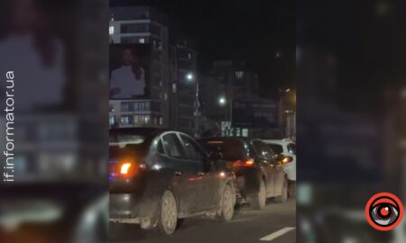 Потрійне ДТП на вулиці Надрічній у Франківську спричинив нетверезий водій