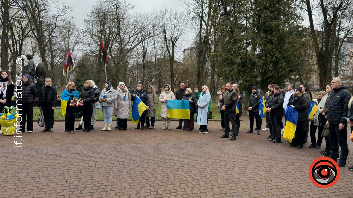 Вшанування пам'яті полеглим у Меморіальному сквері
