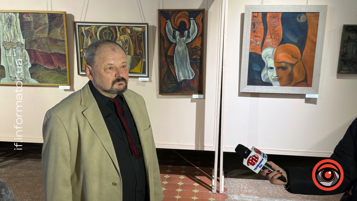 Директор Музею мистецтв Прикарпаття Василь Романець