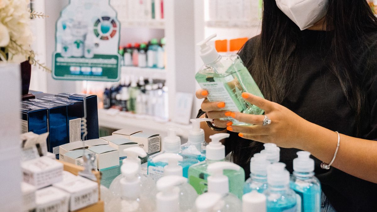 Ліки на автозаправках і нові вимоги для роботи в аптеці: що ухвалив Кабмін України