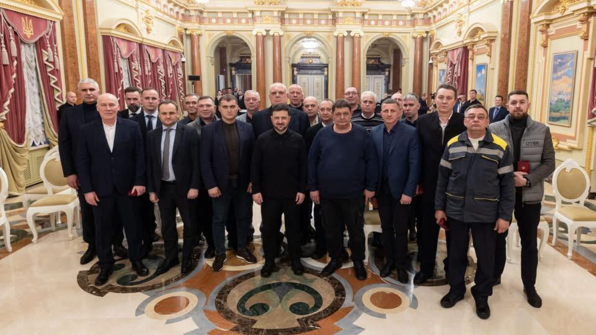 Президент України присвоїв звання «Заслужений енергетик України» Сергію Крючку — керівникові департаменту відокремленого підрозділу «Бурштинська ТЕС» АТ «ДТЕК Західенерго»