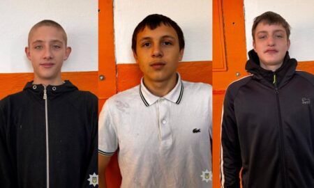 Поліція Івано-Франківщини розшукує трьох підлітків, які 13 грудня приблизно 0 14:00 покинули центр соціально-психологічної реабілітації у місті Тлумач. Наразі їх місцеперебування невідоме.