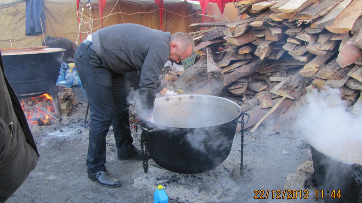 Польова кухня на Майдані.