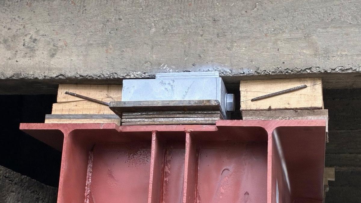 Моніторинг стану та страхування опор мосту на Пасічну