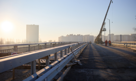 В Івано-Франківську новий міст на Пасічну повністю заасфальтували