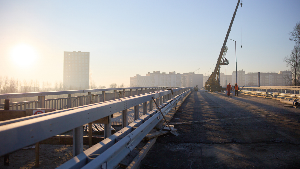 В Івано-Франківську новий міст на Пасічну повністю заасфальтували