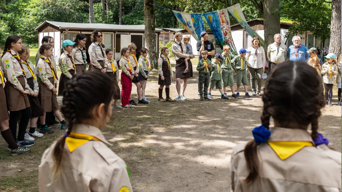 Юні пластуни в Німеччині. Фото: Пласт Берлін