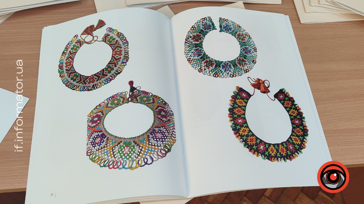 Каталог жіночих бісерних прикрас «Кольорові пацьорки»