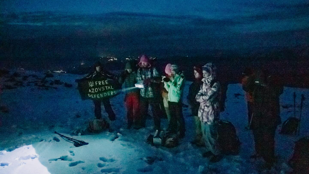 Митець з Івано-Франківська Ярема Стецик спроєктував на схил Малої Говерли фото діючих та загиблих військовослужбовців з усієї України