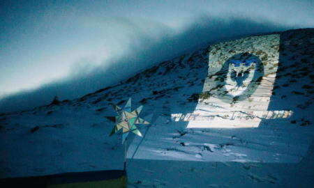 Митець з Івано-Франківська Ярема Стецик спроєктував на схил Малої Говерли фото діючих та загиблих військовослужбовців з усієї України