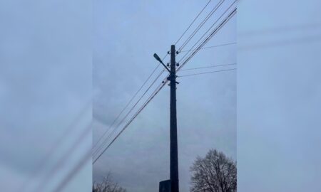 У присілку Мельники села Камінне Франківської ТГ встановлюють вуличне освітлення