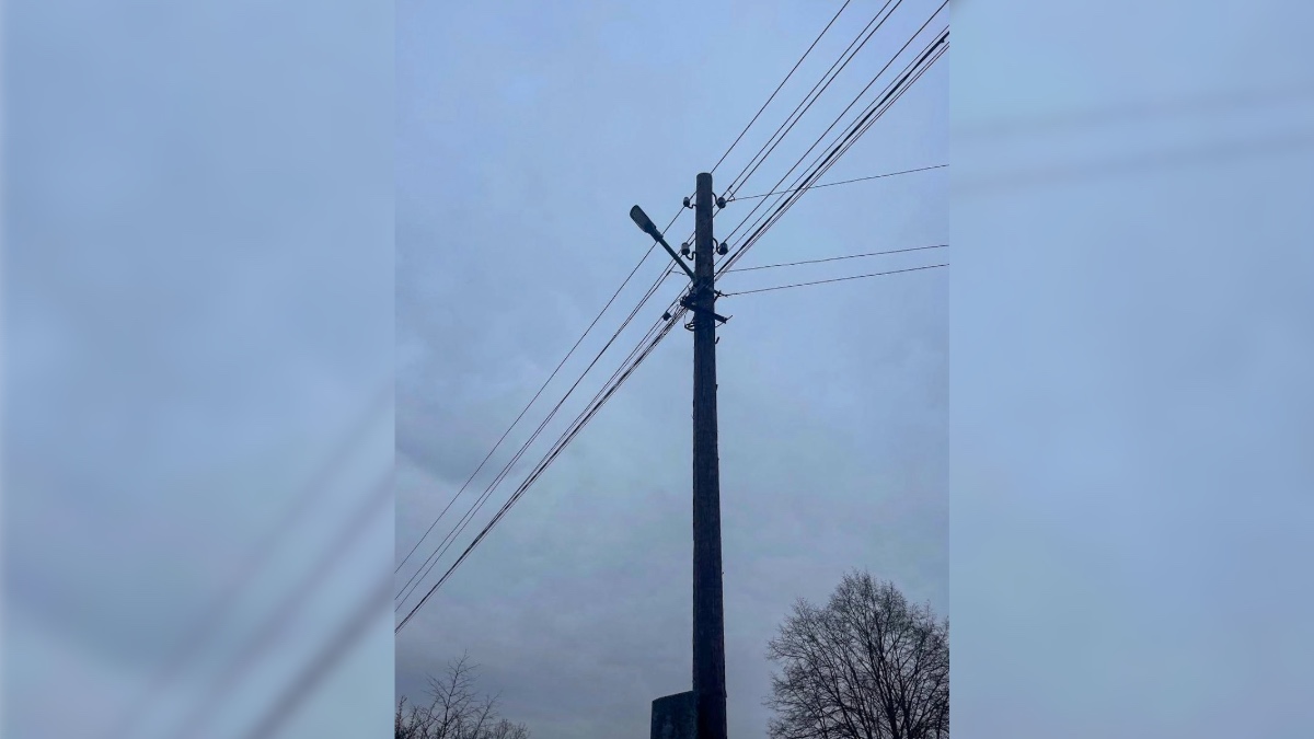 У присілку Мельники села Камінне Франківської ТГ встановлюють вуличне освітлення