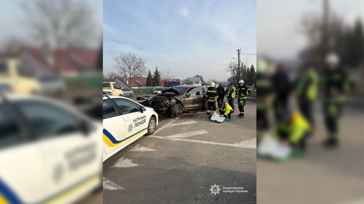 Смертельне зіткнення: в аварії у Франківську загинула одна людина, двох — госпіталізували