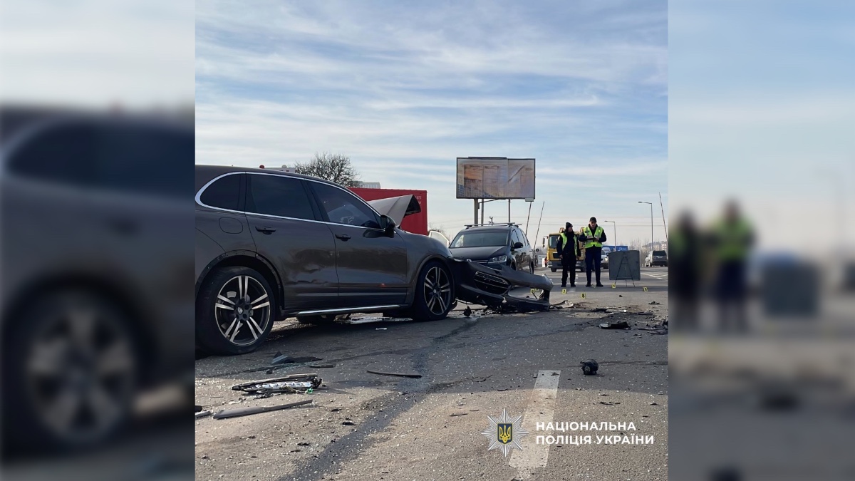 ДТП на вул. Надрічній у Франківську 17 грудня