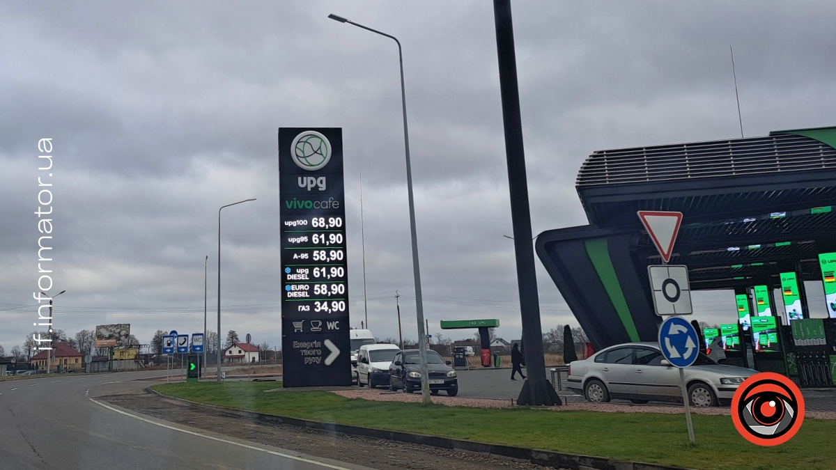 Автозаправка у селі черніїв на Франківщині