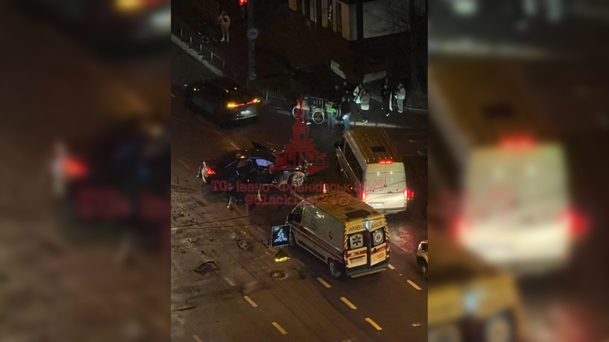 Поїхав на червоне світло: у Франківську водій спричинив ДТП із потерпілими