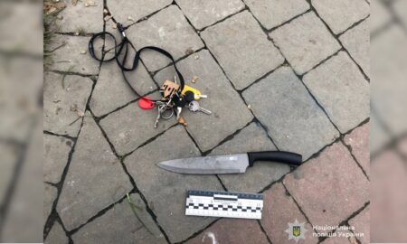 Повідомили про підозру жінці, яка напала на перехожих на вулиці Стуса у Франківську