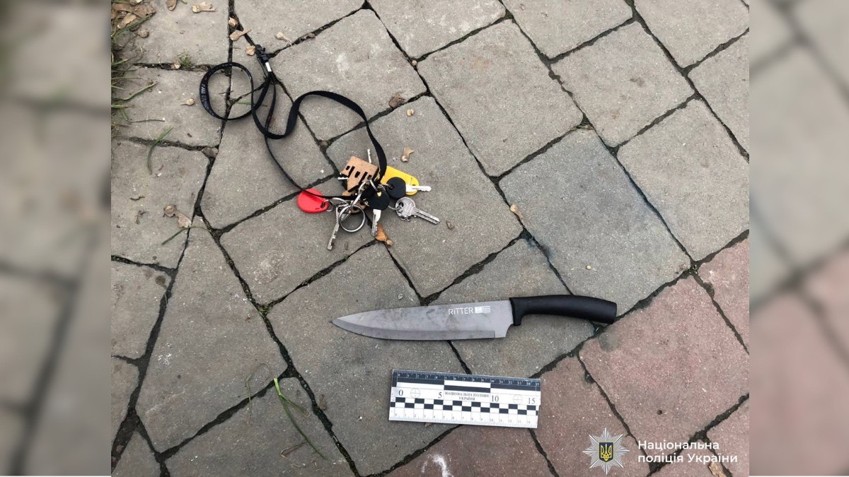 Повідомили про підозру жінці, яка напала на перехожих на вулиці Стуса у Франківську