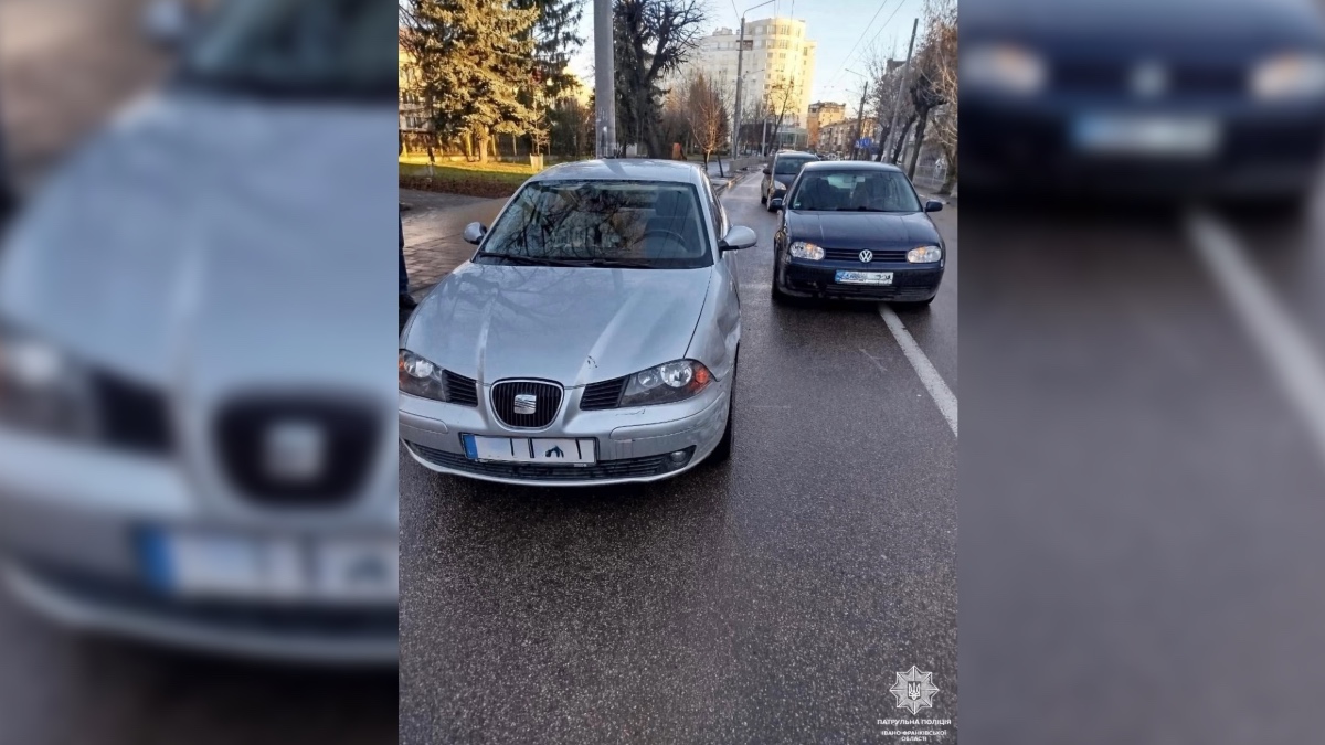 На вулиці Довгій у Франківську зіткнулися три автомобілі