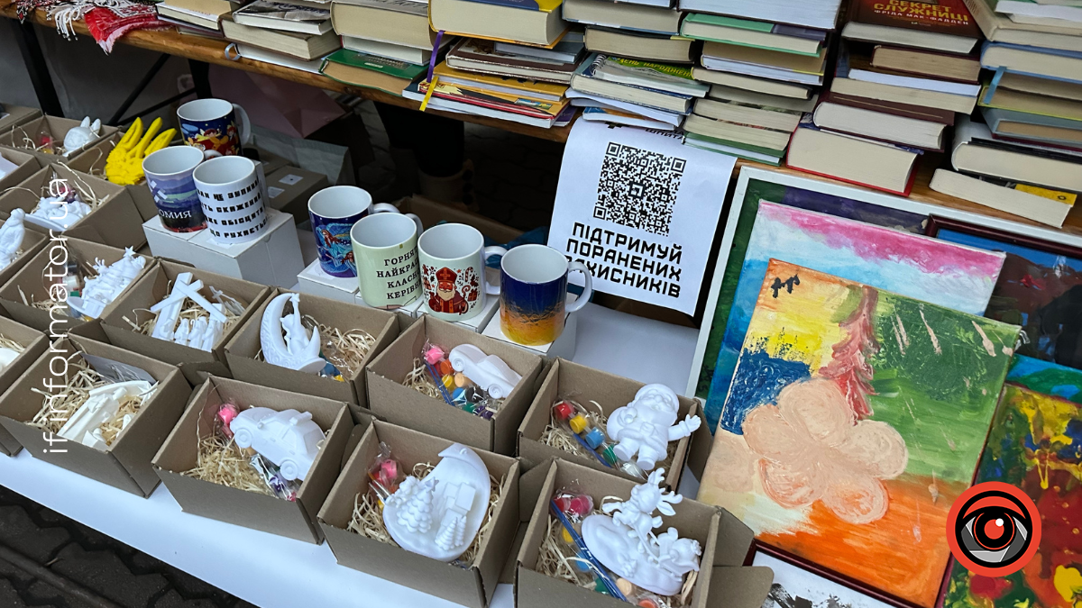 В Івано-Франківську відкрили новорічну ялинку в парку Шевченка