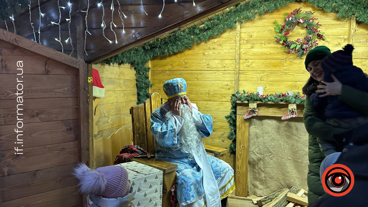 В Івано-Франківську відкрили новорічну ялинку в парку Шевченка