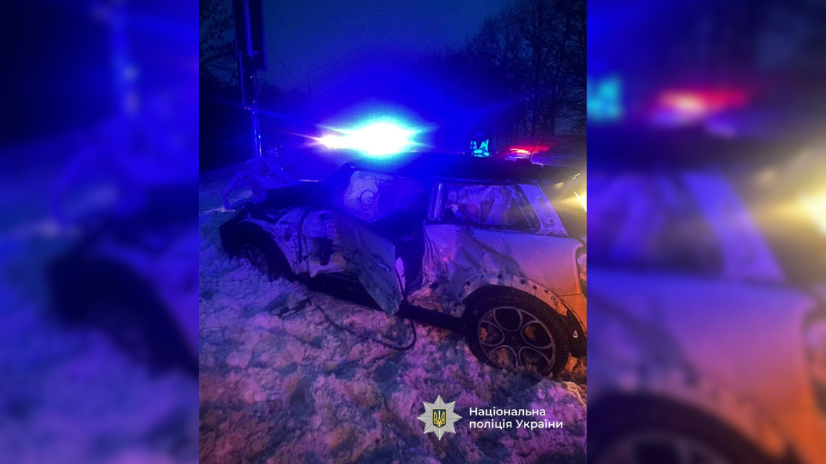 На Прикарпатті у ДТП з легковиком і мікроавтобусом травмувались п’ятеро людей