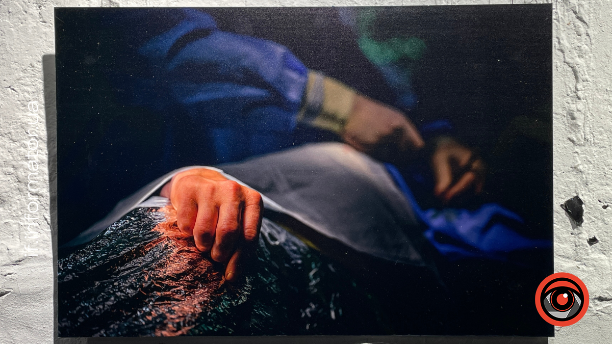 Відкриття фотовиставки "Руки між життям і війною"