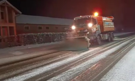 На дорогах державного значення Прикарпаття проводять протиожеледну обробку