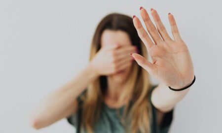 «Тобі це знайомо?»: у Франківську презентують інсталяцію для протидії торгівлі людьми