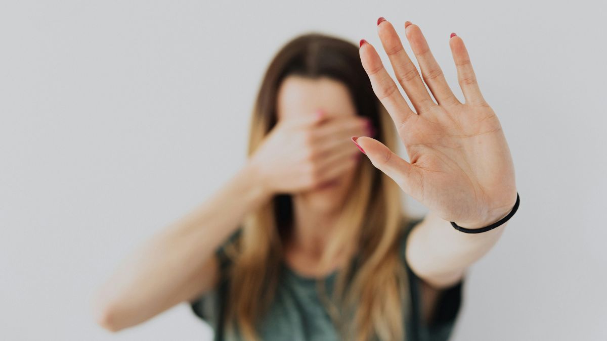 «Тобі це знайомо?»: у Франківську презентують інсталяцію для протидії торгівлі людьми